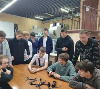 "Импульс-Атом" познакомил студентов с производством беспилотной техники