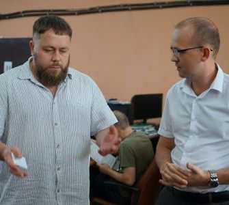 Глава Минэка Пензенской области Роман Трялин посетил завод "Импульс-Атом"
