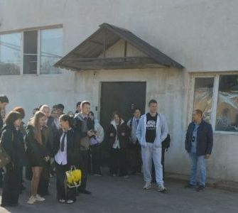 Восьмиклассники учились управлять техникой будущего на заводе Импульс-Атом Восьмиклассники учились управлять техникой будущего на заводе Импульс-Атом