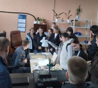 Ученики школы № 77 примерили на себя роль инженеров Ученики школы № 77 примерили на себя роль инженеров