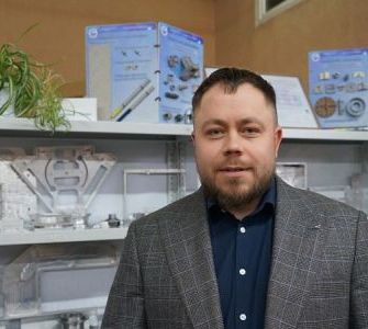 Валерий Чуйков поздравил пензенскую школу с 70-летним юбилеем Валерий Чуйков поздравил пензенскую школу с 70-летним юбилеем