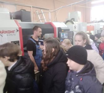 Шестиклассники освоили управление гражданскими БПЛА на пензенском заводе Шестиклассники освоили управление гражданскими БПЛА на пензенском заводе