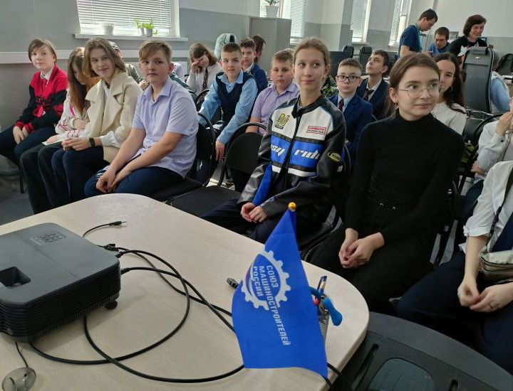 Сегодняшние школьники в гостях у вчерашних Сегодняшние школьники в гостях у вчерашних