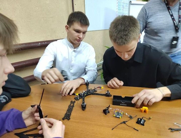 "Импульс-Атом" познакомил студентов с производством беспилотной техники "Импульс-Атом" познакомил студентов с производством беспилотной техники