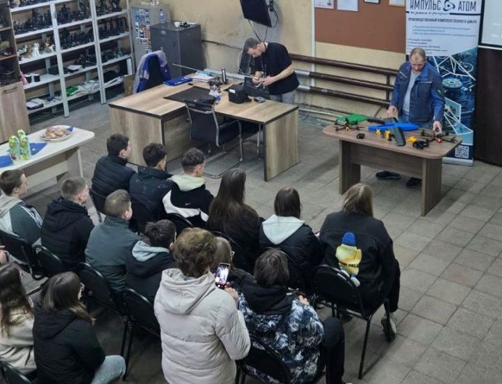 Школьники из Колышлея изучили производство на заводе «Импульс-Атом» Школьники из Колышлея изучили производство на заводе «Импульс-Атом»