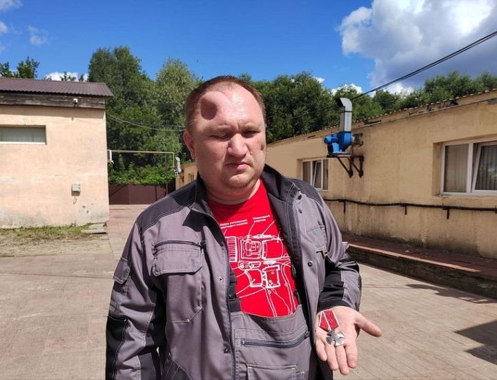 Герой СВО, сотрудник завода "Импульс-Атом", награжден орденом Мужества