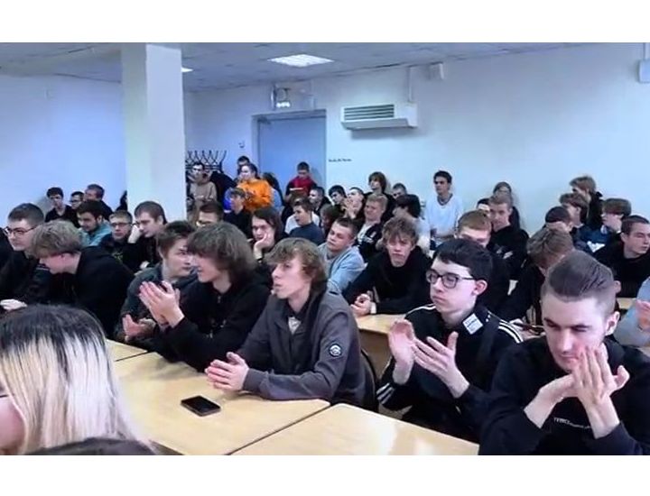 Валерий Чуйков встретился со студентами IT-колледжа в рамках проекта «Авторы дела» Валерий Чуйков встретился со студентами IT-колледжа в рамках проекта «Авторы дела»