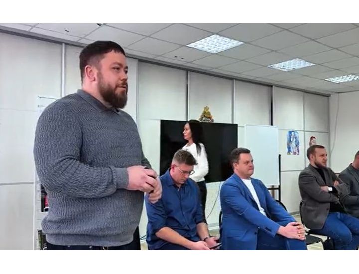 Валерий Чуйков встретился со студентами IT-колледжа в рамках проекта «Авторы дела» Валерий Чуйков встретился со студентами IT-колледжа в рамках проекта «Авторы дела»